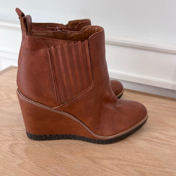 Zodiac brown ankle wedge boots size 10. - Picture 2 of 11